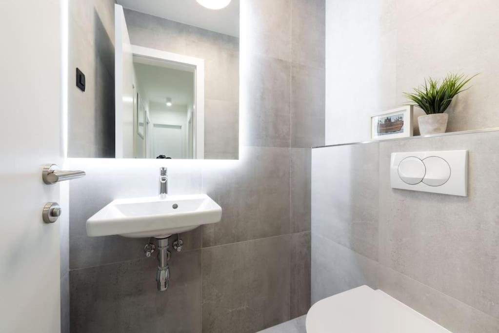 Walking Distance Old Town 120M2,Garden,View,Garage Apartment Dubrovnik Ngoại thất bức ảnh